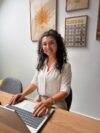 Fiorella Cocco au travail dans les bureaux d’Altesia